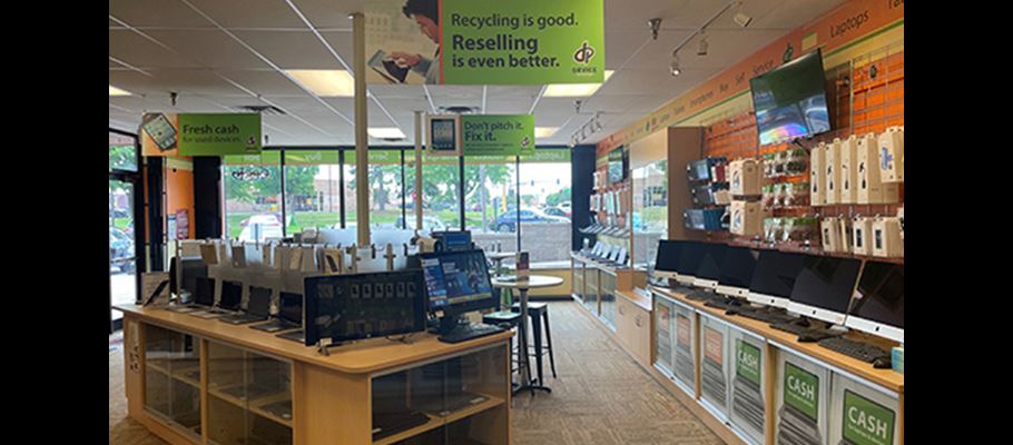 Inside of electronics store device pitstop